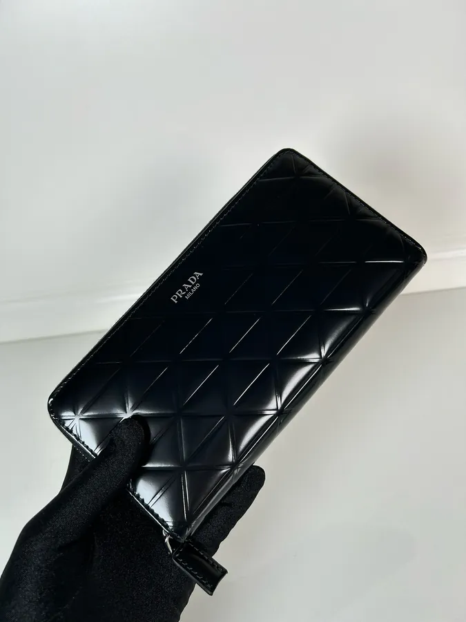 P Brand Men's Mini Bag Black (Polished Grained Leather)