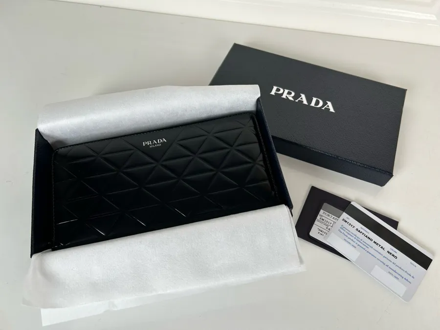 P Brand Men's Mini Bag Black (Polished Grained Leather)