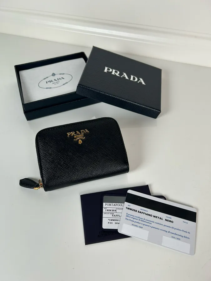 P Brand Crosshatch Wallet Unisex, Classic Zip Design