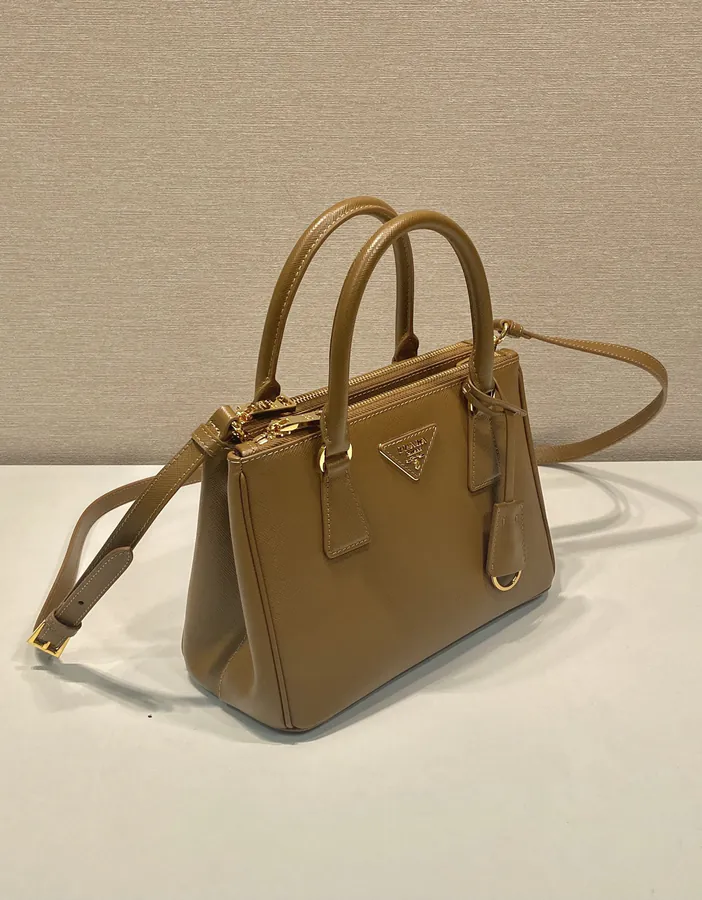 Classic Bestseller 1BA896 Galleria Handbag