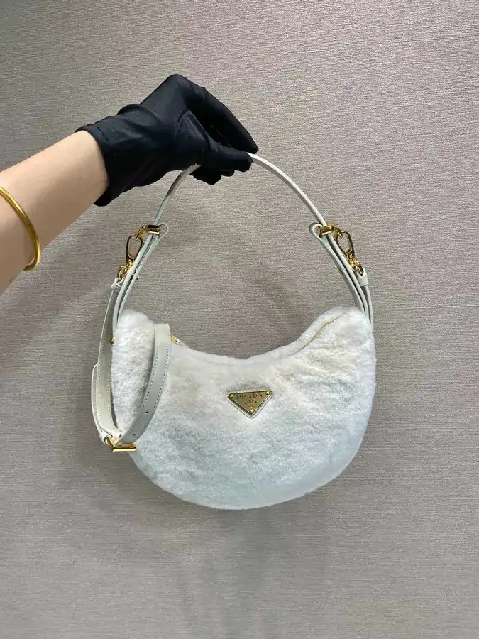 Moon Shoulder Bag with Wool and Calfskin