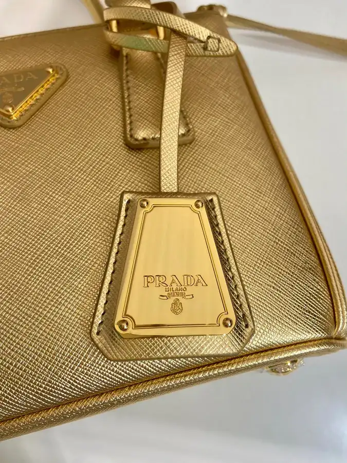 Galleria Mini Handbag in Gold