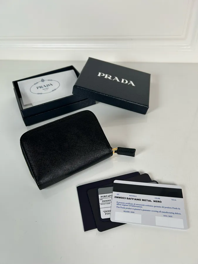P Family Crosshatch Wallet Classic Zip Design