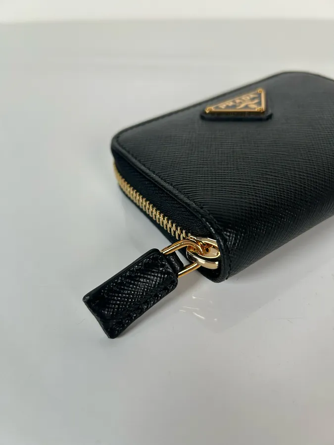 P Family Crosshatch Wallet Classic Zip Design