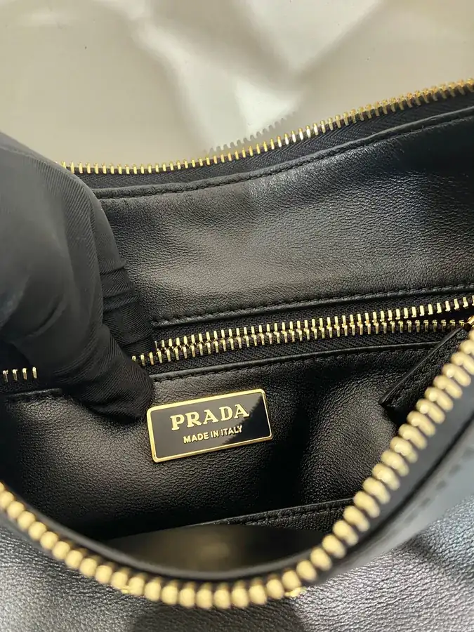 Aimee Crossbody Bag Sleek and Minimalist Design