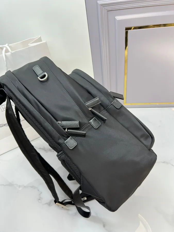 P Family New Arrival 2VZ048 Triangular Enamel Logo Tote