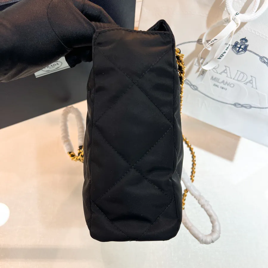 Re Edition 1995 Vintage Shoulder Bag with Black Gold Chain