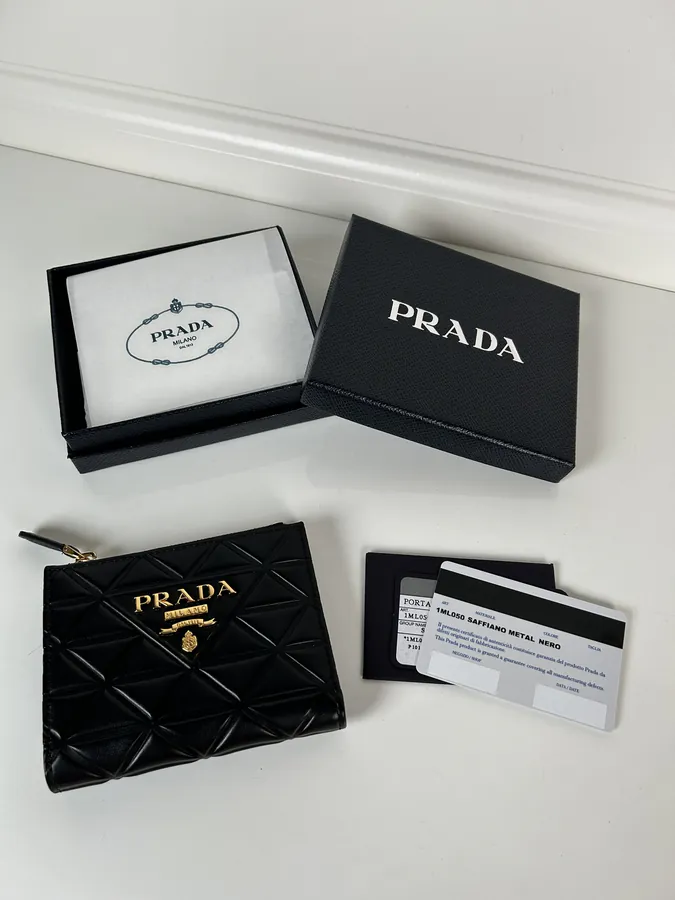 P Brand Short Wallet 8 Card Slots, Grained Calfskin