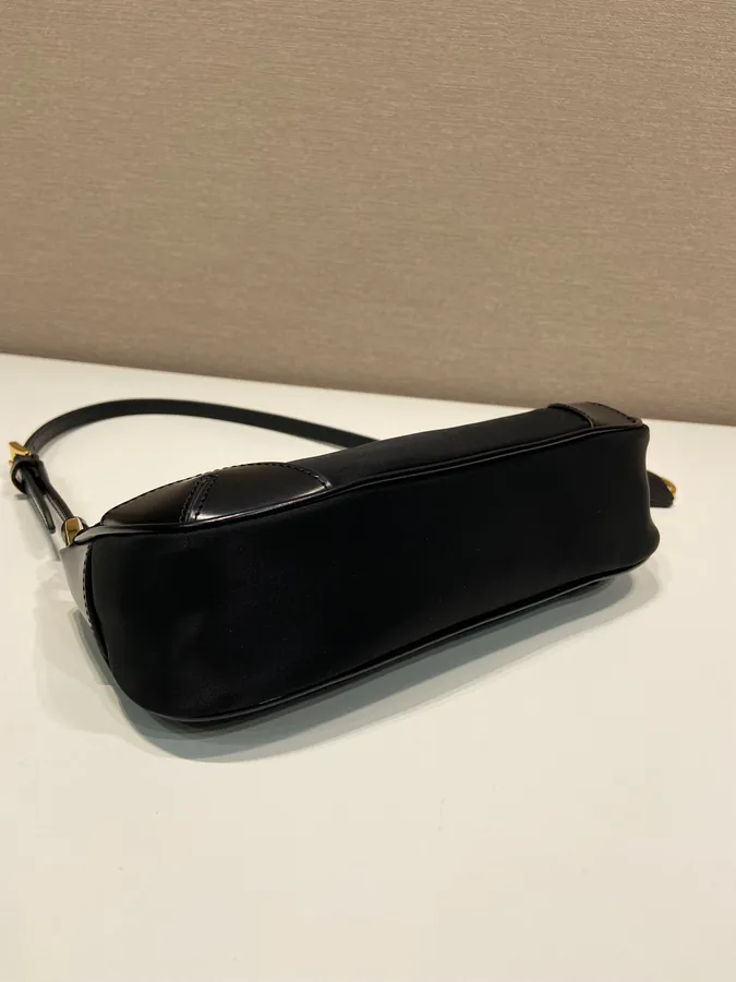Re Edition 2002 Shoulder Bag with Adjustable Strap
