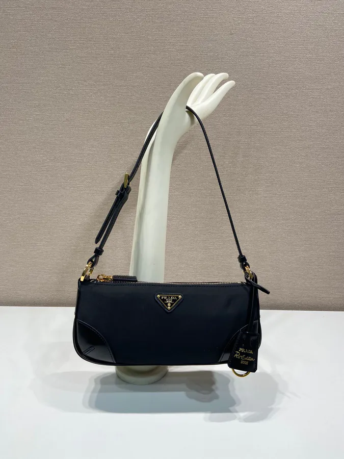 Elegant and Minimalist Re Edition 2002 Crossbody Bag
