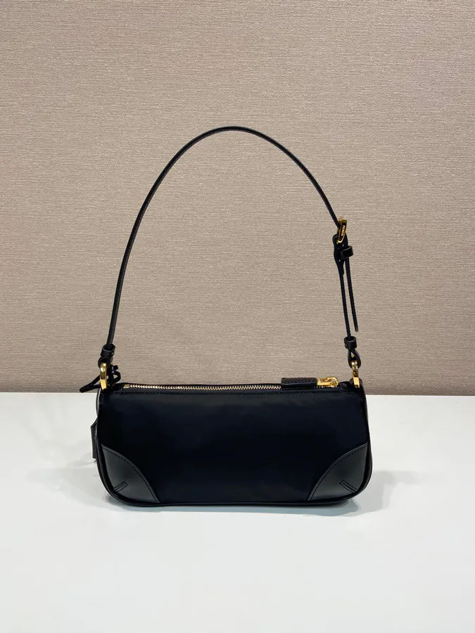Elegant and Minimalist Re Edition 2002 Crossbody Bag