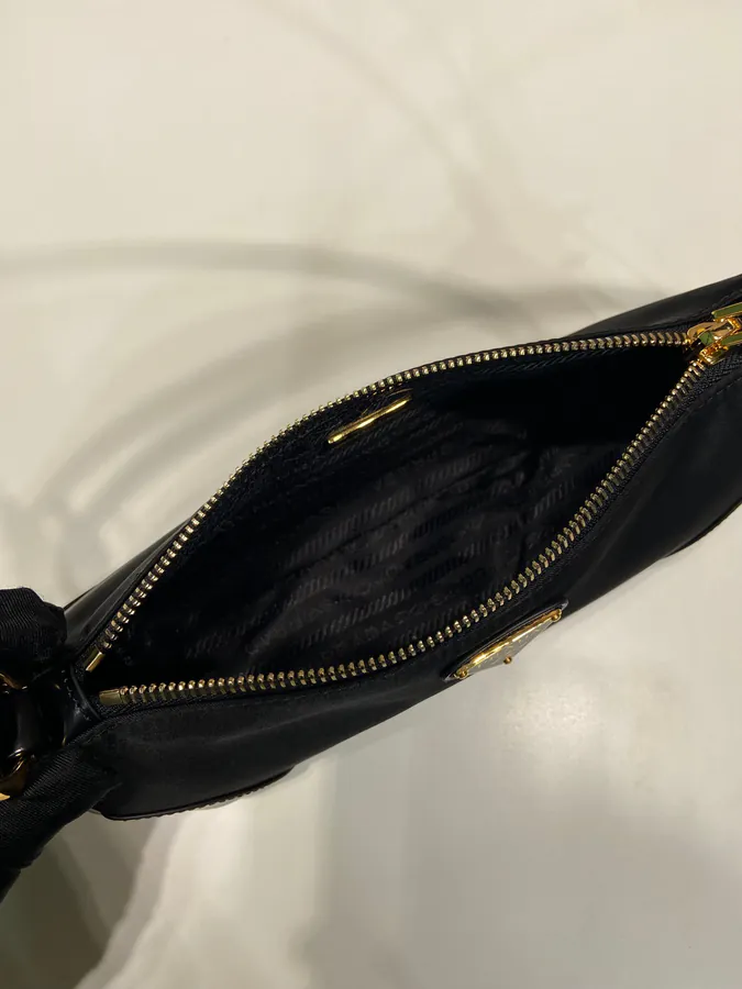 Elegant and Minimalist Re Edition 2002 Crossbody Bag