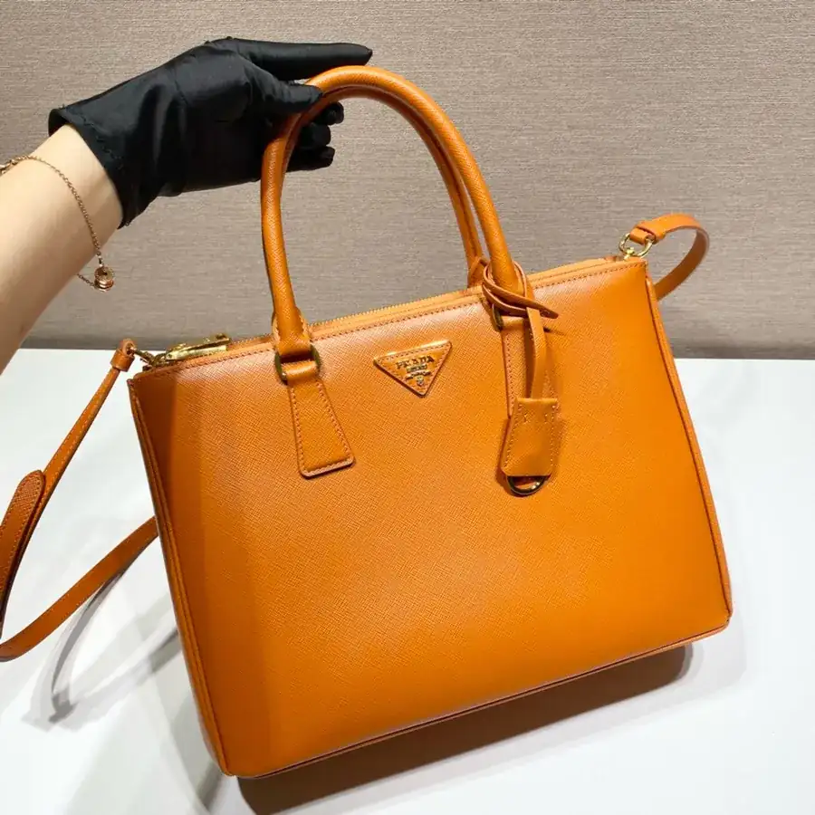 Classic Bestseller Galleria Handbag in Grained Calfskin