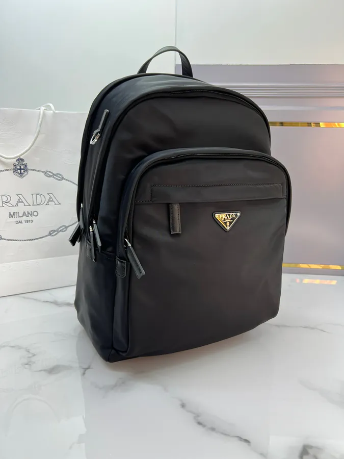 P Family New Arrival 2VZ048 Triangular Enamel Logo Tote