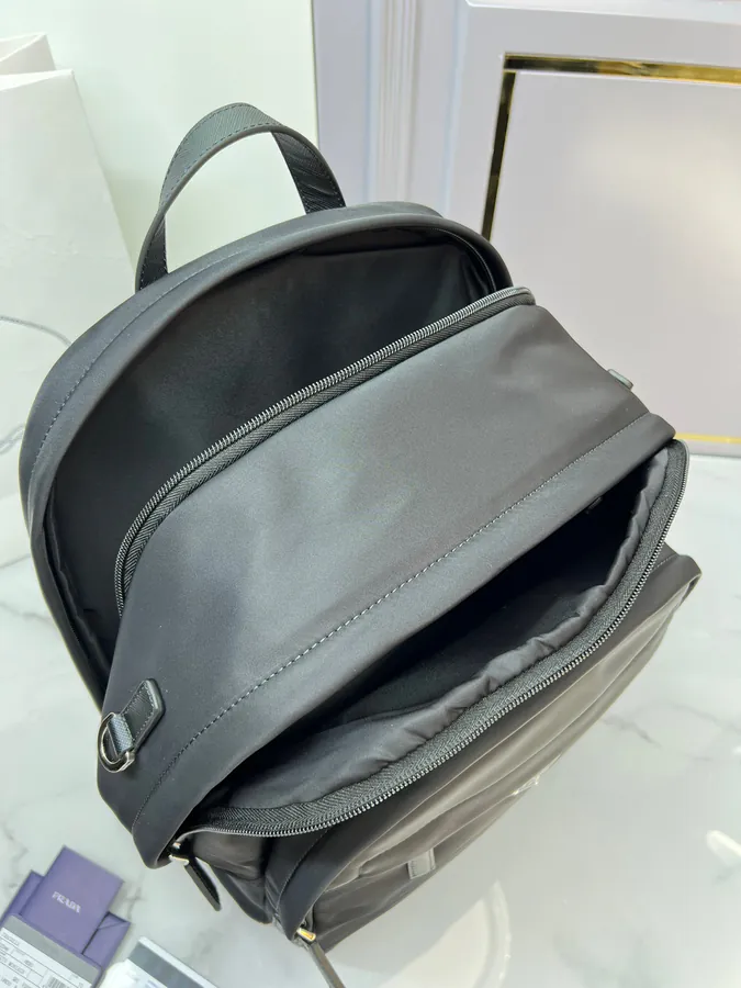 P Family New Arrival 2VZ048 Triangular Enamel Logo Tote