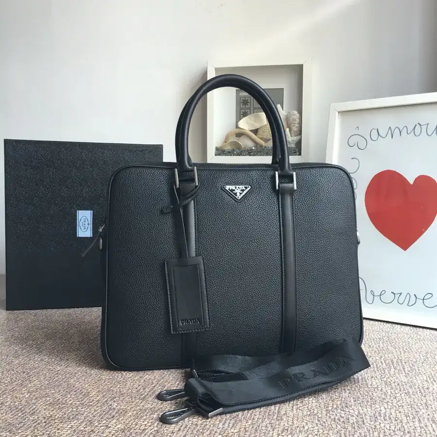 P Brand New 2VE368 Grained Calfskin