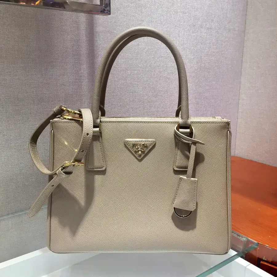 Classic Icon 1BA863 Galleria Handbag