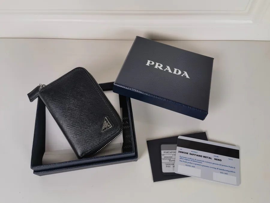 P Brand Crosshatch Wallet Classic Zip Design