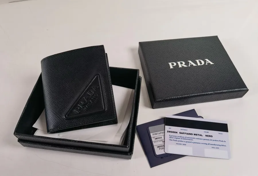 P Family Crosshatch Calfskin Wallet Unisex Short Wallet