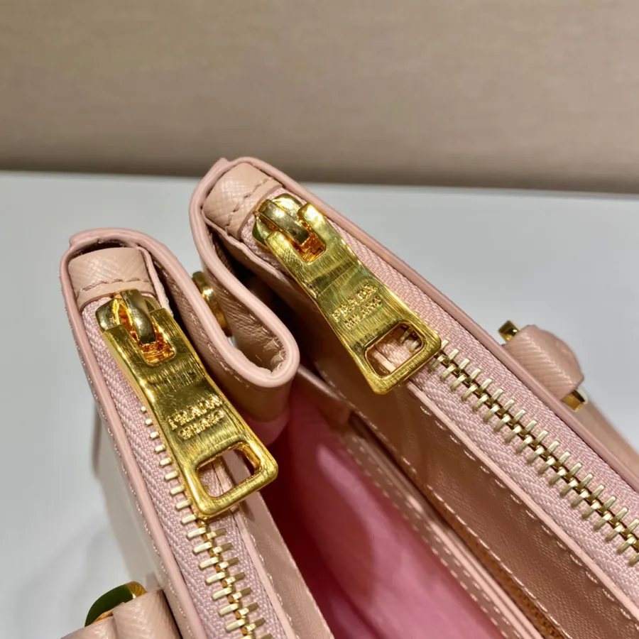 Classic Bestseller 1BA863 Galleria Handbag
