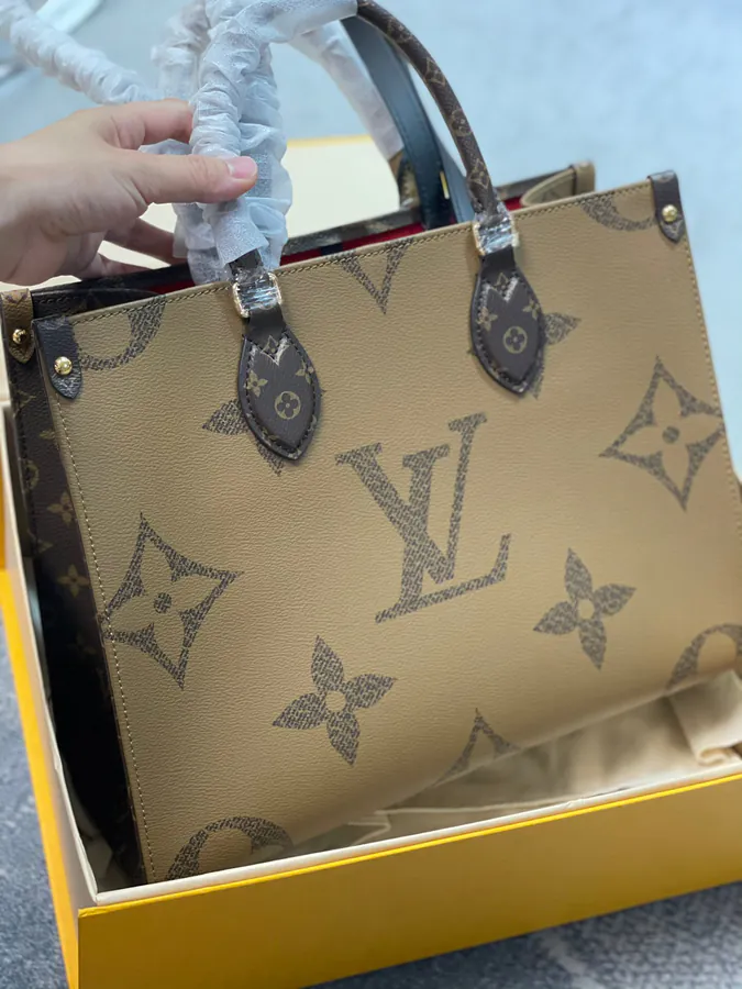 Onthego Small Shopping Bag in Platinum Edition