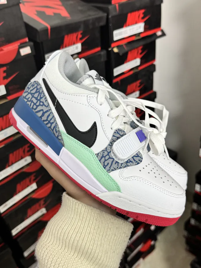 Shoes Visual Reference Sample