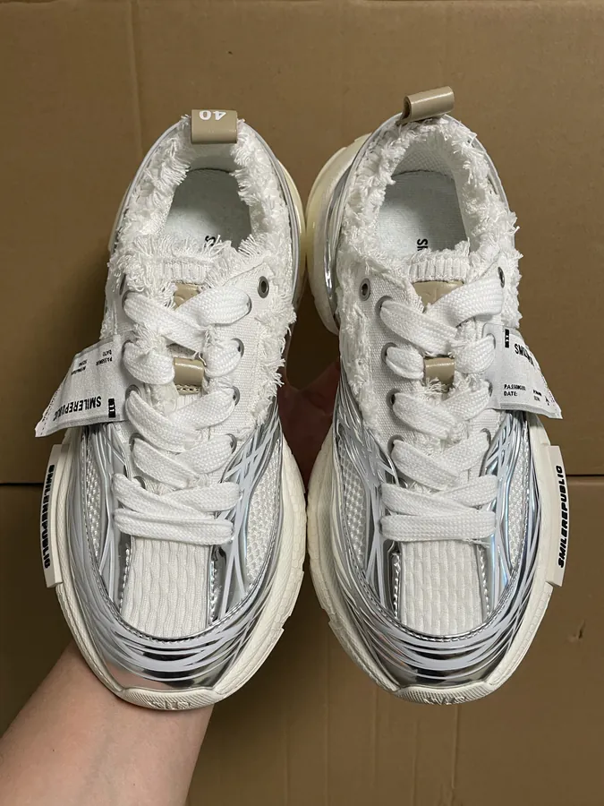 SMILEREPUBLIC SKYLINE Classic White Low Top Dad Shoes