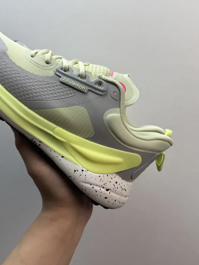 Lululemon Blissfeel Trail Barefoot Comfort
