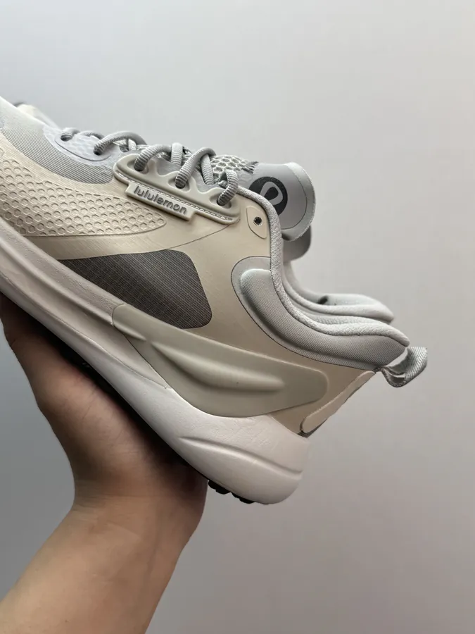 Lululemon Blissfeel Trail in Gray