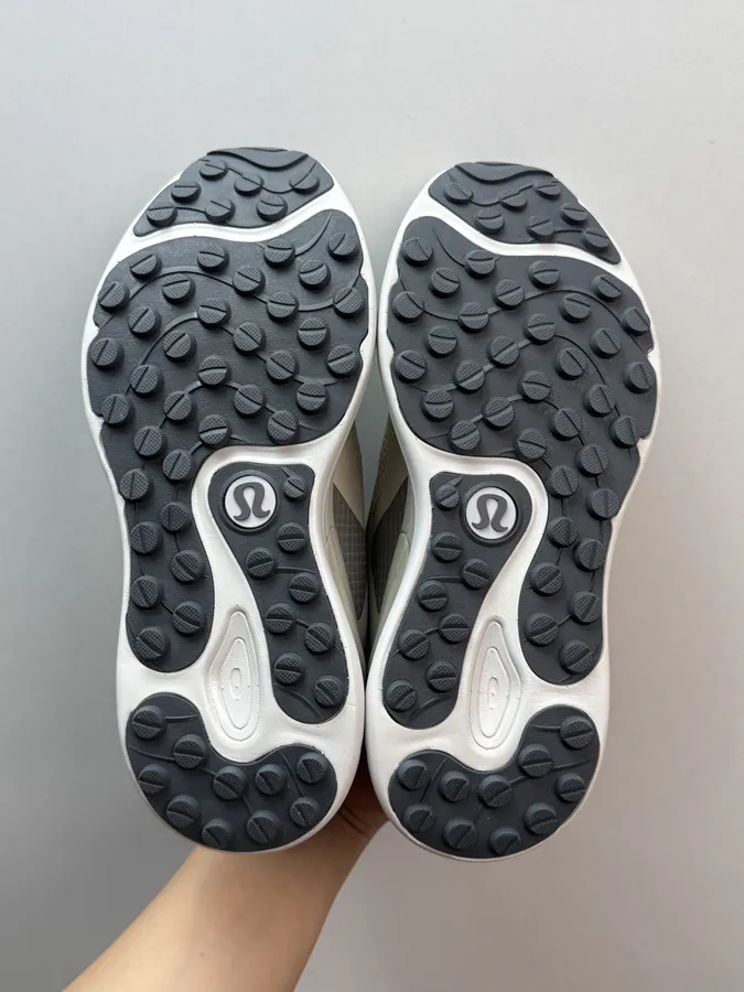 Lululemon Blissfeel Trail in Gray