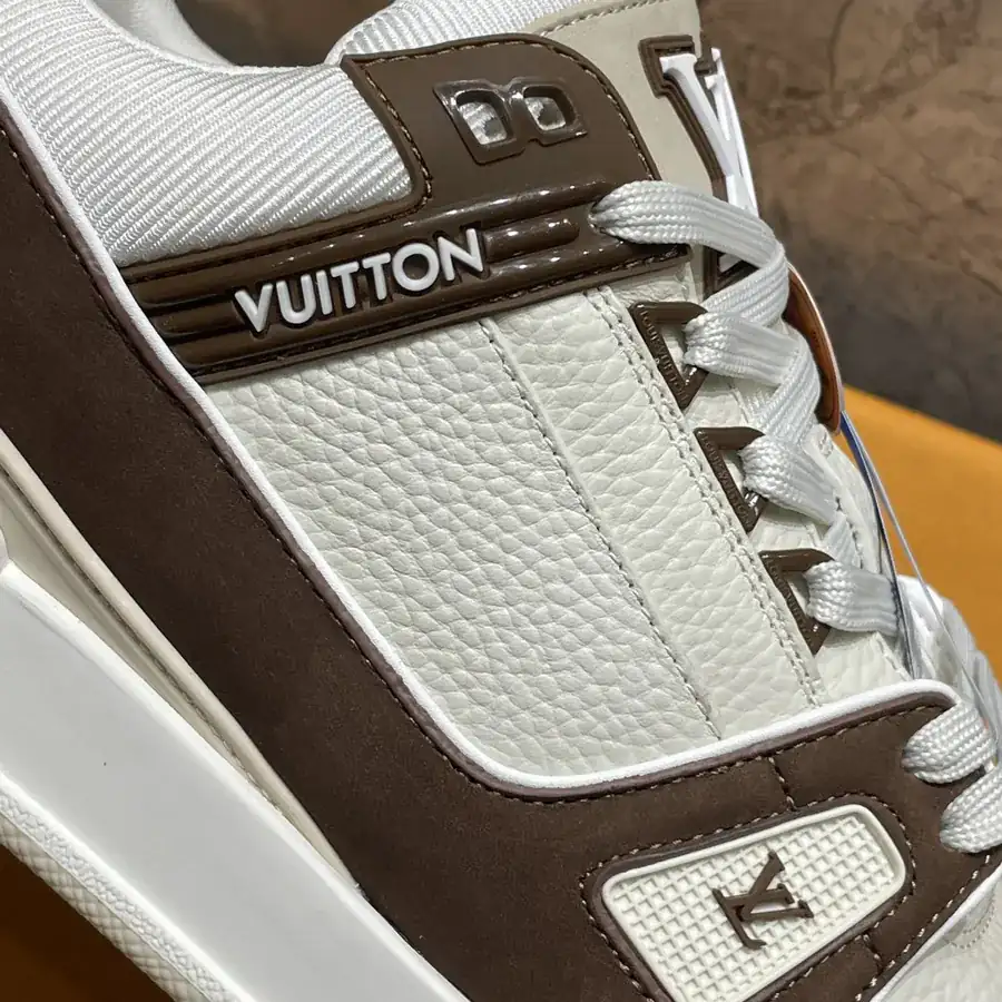 Couple Exclusive Luggage Trainer
