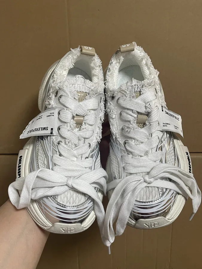 SMILEREPUBLIC Skyline Classic White Low Top Dad Shoes