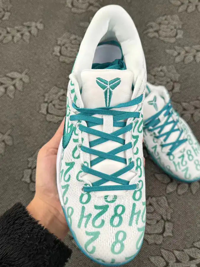 8 Protro Radiant Emerald Low Top Basketball Shoes