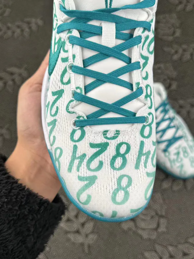8 Protro Radiant Emerald Low Top Basketball Shoes