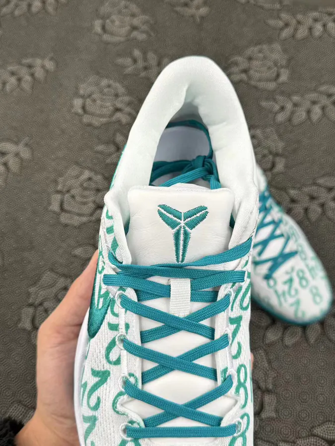 8 Protro Radiant Emerald Low Top Basketball Shoes