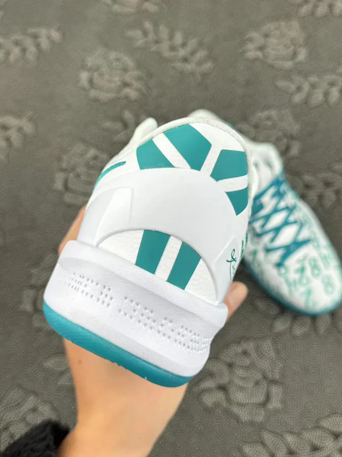 8 Protro Radiant Emerald Low Top Basketball Shoes