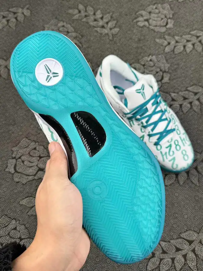 8 Protro Radiant Emerald Low Top Basketball Shoes