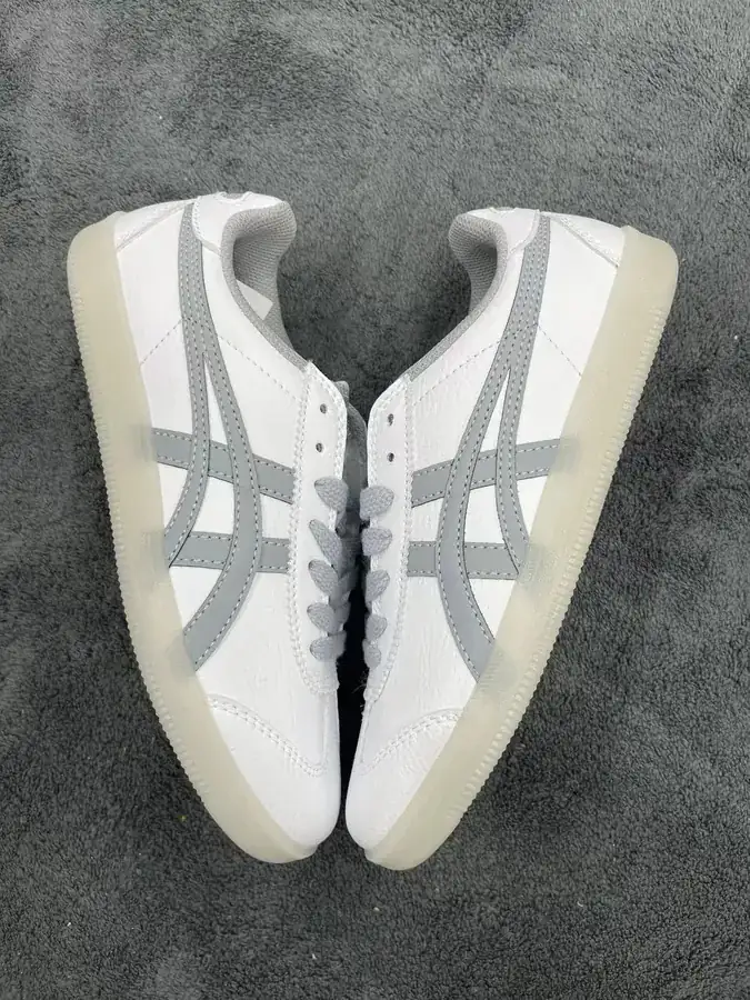 Asics Onitsuka Tiger TOKUTEN Stylish Sneaker with Unique Color and Material