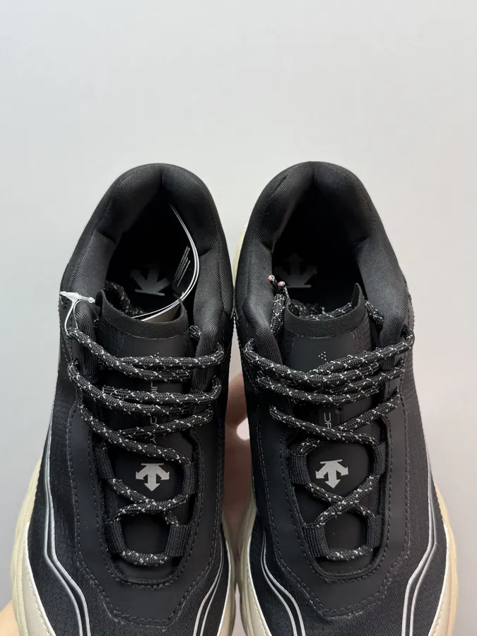 DESCENTE Terrain D Black Sleek and Refined Footwear