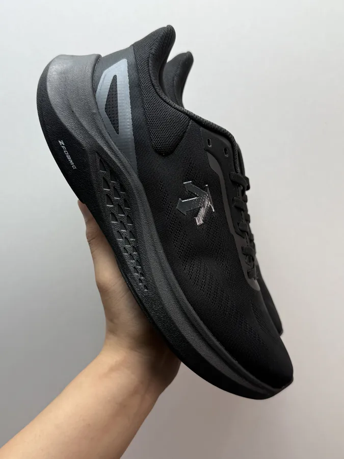 DESCENTE Black Bare Sole Sneaker