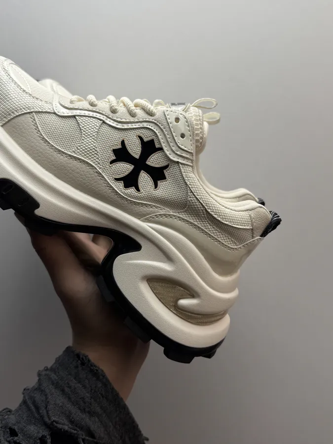 270 GG CC Classic White & Black