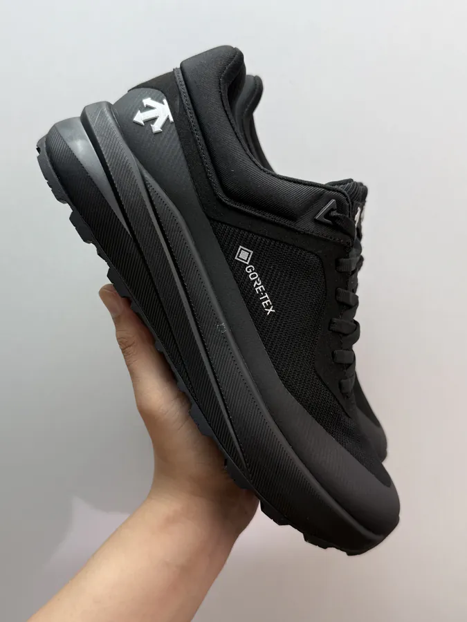 DESCENTE GORE TEX Black Sneaker