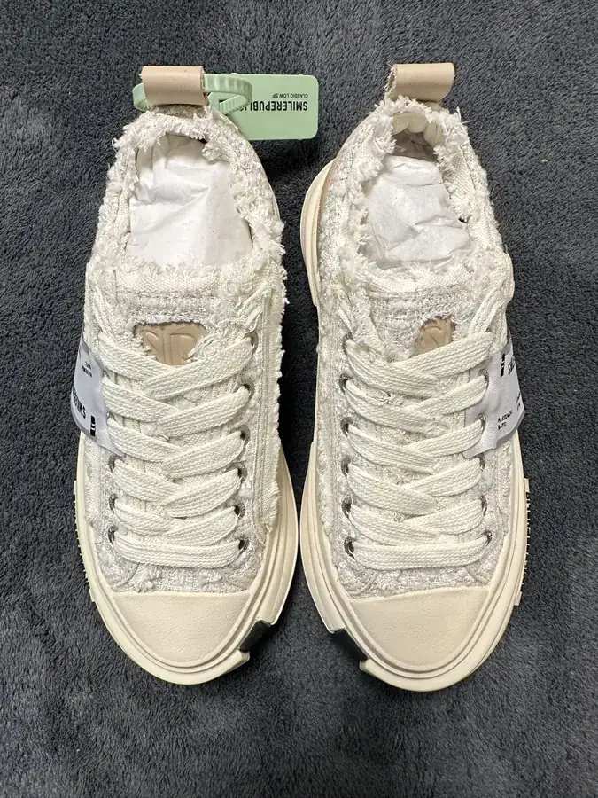 SMILEREPUBLIC Inception 70s Rice Pom Fuzzy Low Top Canvas Shoes