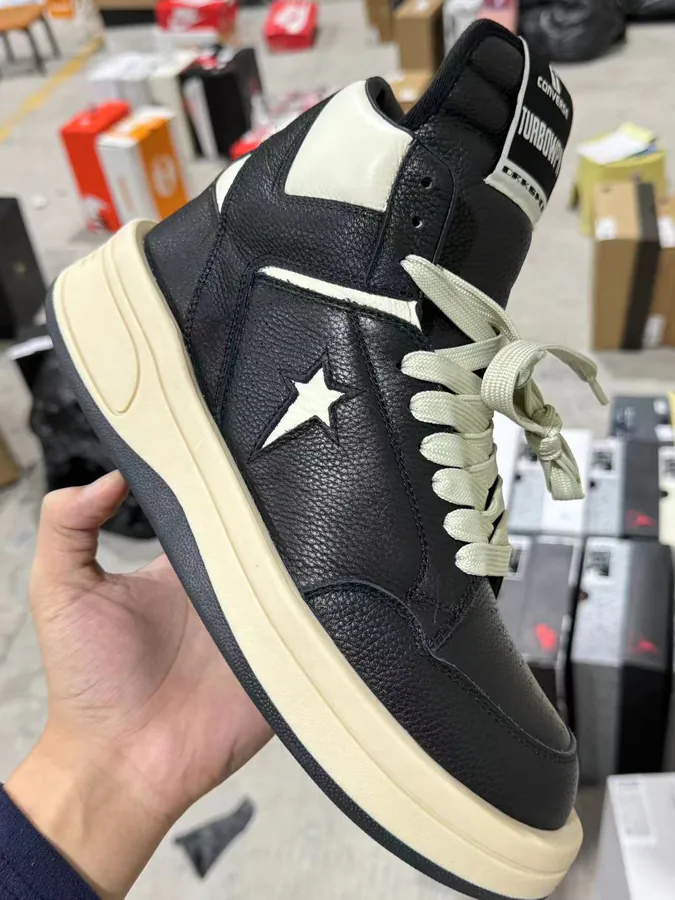 550 Ro Big Apple White and Black