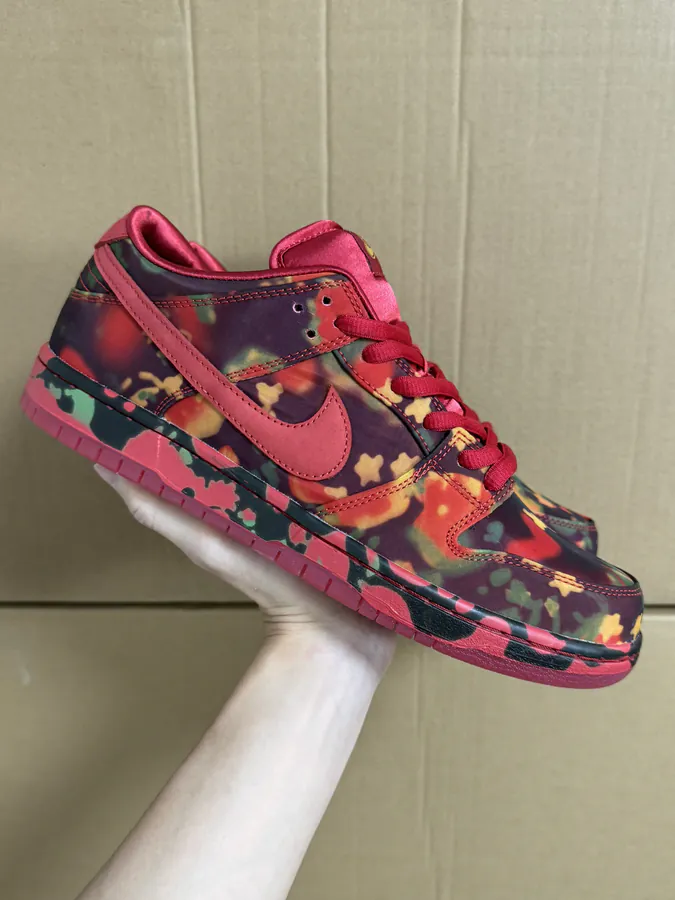 SB Dunk Low 'Ruby Slier' Women's Low Top Sneakers