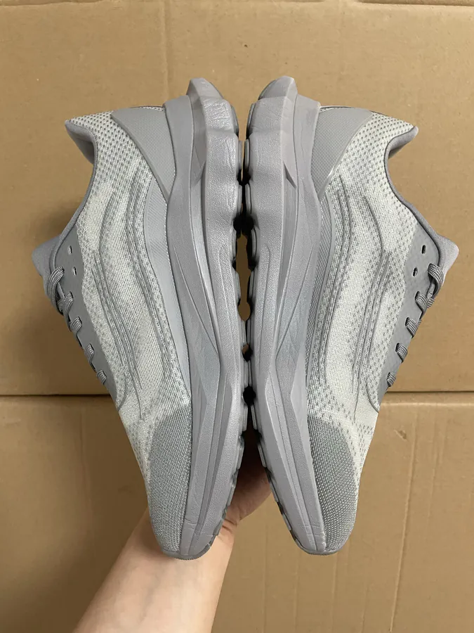 Alo Yoga Alo Runner Comfortable and Breathable Running Shoes for Urban Commute and Fitness