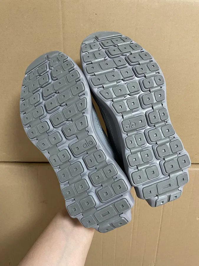 Alo Yoga Alo Runner Comfortable and Breathable Running Shoes for Urban Commute and Fitness
