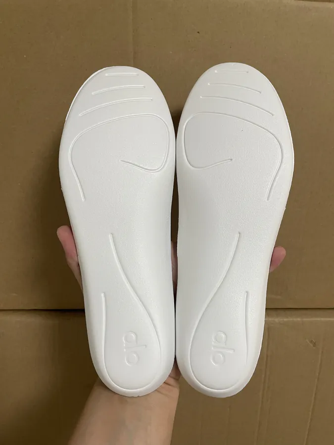 Alo Yoga Alo Runner Comfortable and Breathable Running Shoes for Urban Commute and Fitness