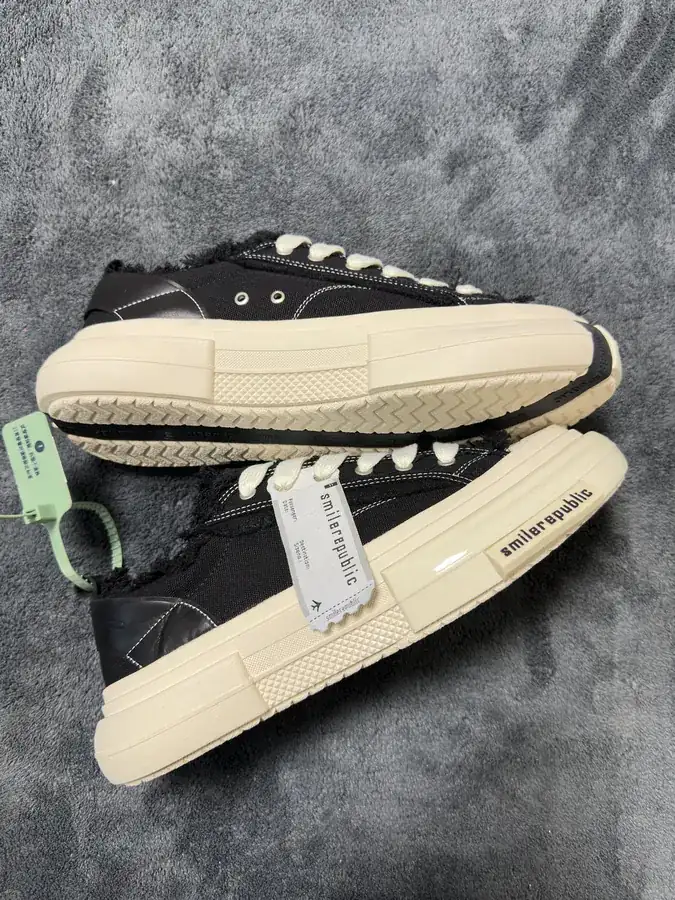 SMILEREPUBLIC Inception 70s Rice Pom Fuzz Low Top Canvas Shoes