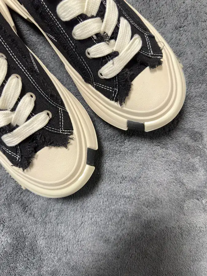 SMILEREPUBLIC Inception 70s Rice Pom Fuzz Low Top Canvas Shoes